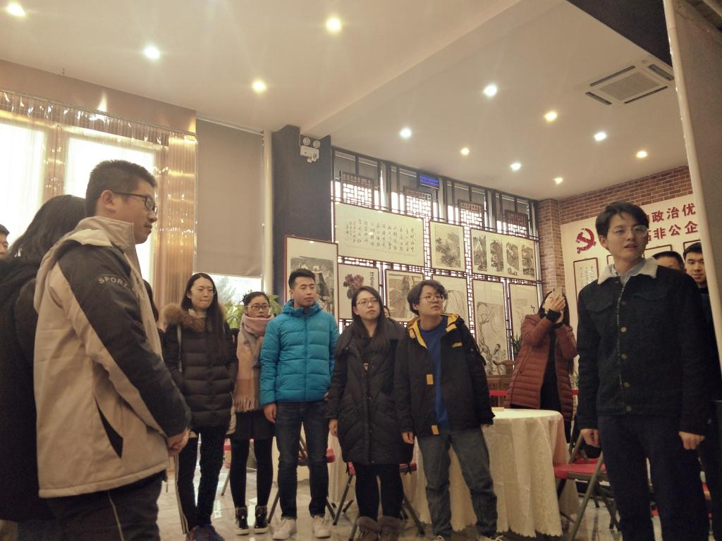 参观“四十周年报刊集藏展”