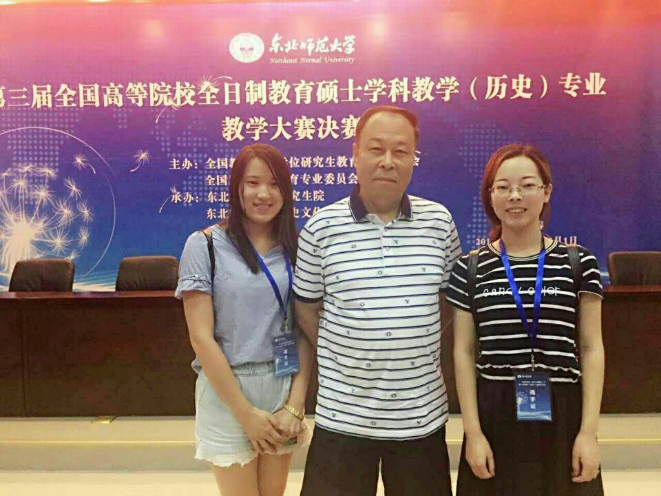 雍际春教授和获奖研究生合影留念