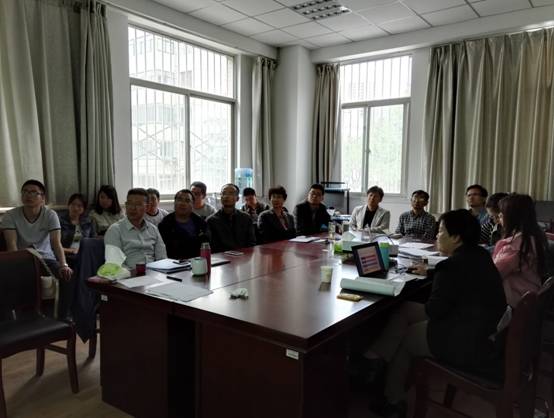 全体党员认真学习《十八届五中全会五大发展理念解读》专题辅导现场