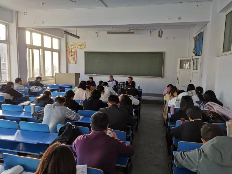 主题党日活动现场