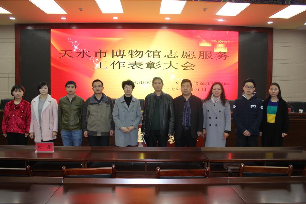 公司优秀志愿者合影